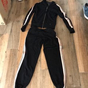 Vintage Chanel tracksuit 100% Cashmere. Size 36/34